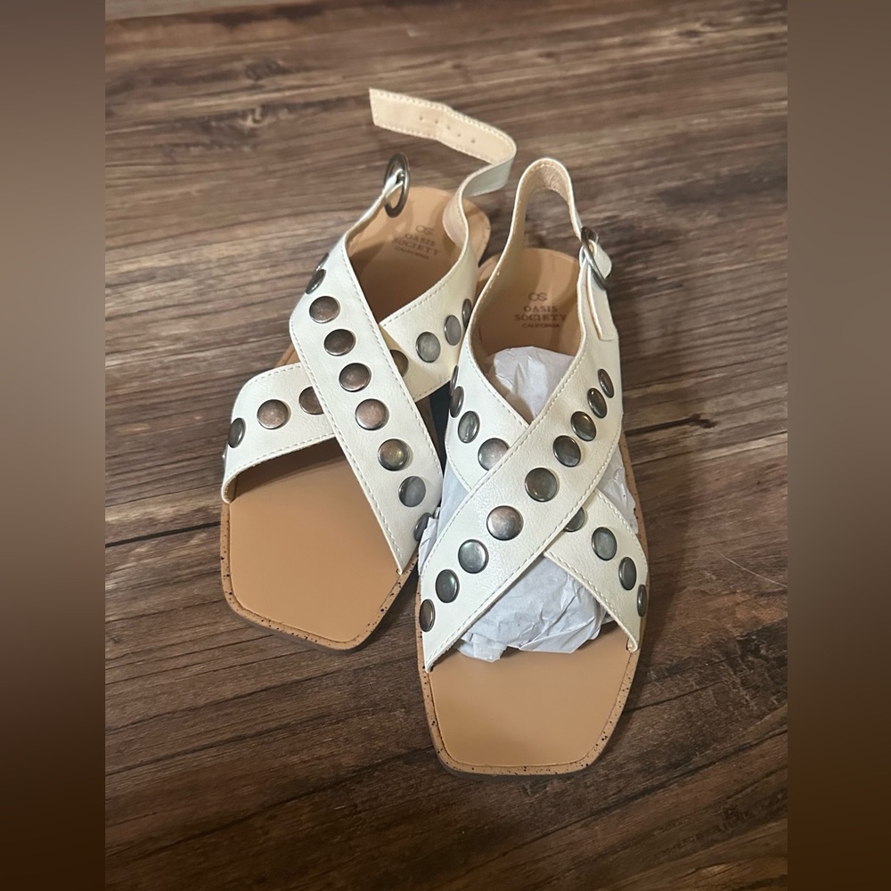 Boutique sandals oasis society
